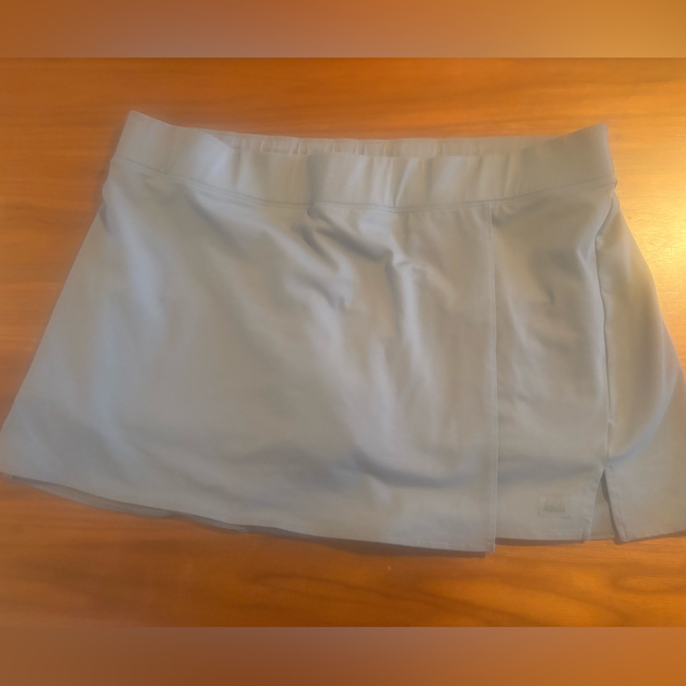REI Light Gray Women's Athletic Skort